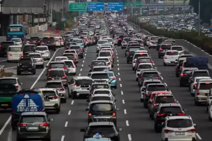 Solusi Inovatif Mengatasi Kemacetan: Tol Jagorawi Terapkan Contraflow