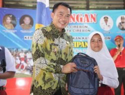 Kunjungi SDN 3 Cipanas, Pj Bupati Cirebon Berikan Oleh-oleh Motivasi Jadi Orang Sukses.