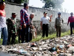 Pj Bupati Cirebon Tinjau Penanganan Sampah Di Sungai Jamblang: Komitmen Tegas Untuk Kebersihan Lingkungan